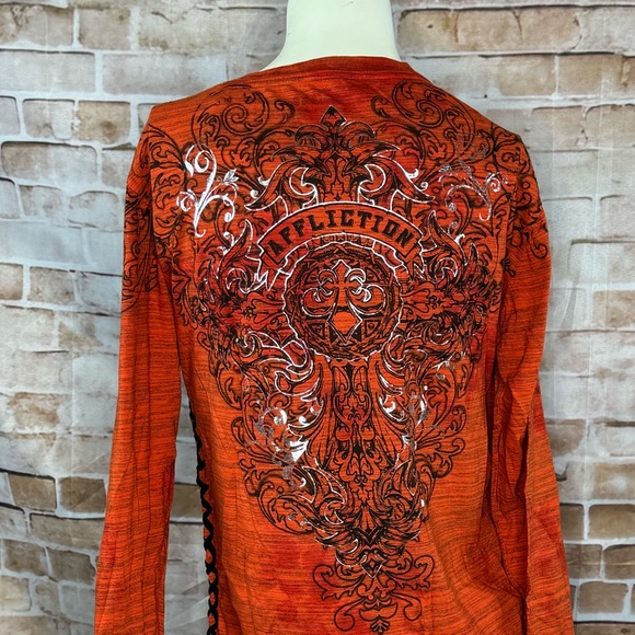 Affliction Women’s Graphic Long Sleeve Lace Up Top -Size: L/2XL -NWT - Picture 9 of 13